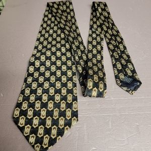 Necktie ROUNDTREE & YORKE Handmade 100% Silk. Black & Gold